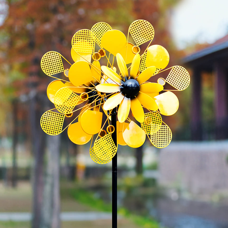 Fireworks Daisy Solar Wind Spinner